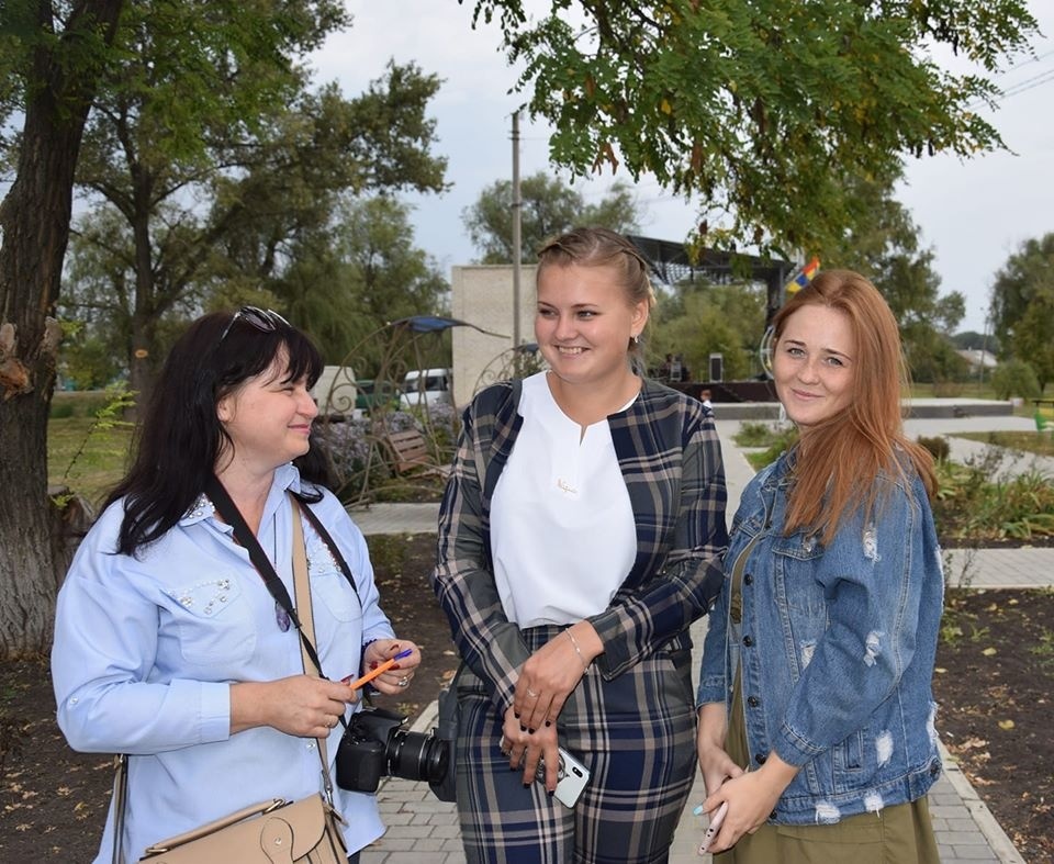 Юлія Журавльова (по центру)