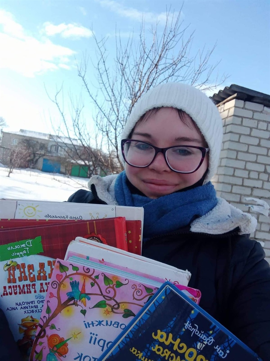Бібліотекарка Катерина Кабанцова робить доставку книг по домам - безкоштовно