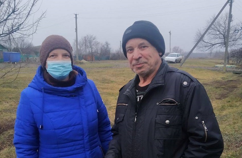 На фото ліквідатор аварії на ЧАЕС з села Тимонове Микола Хорошевський разом завідувачкою клубом Наталією Яциною